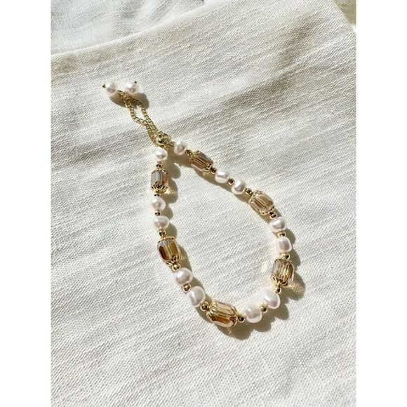 Gold and pearl friendship boho style bracelet - Picture 1 of 5